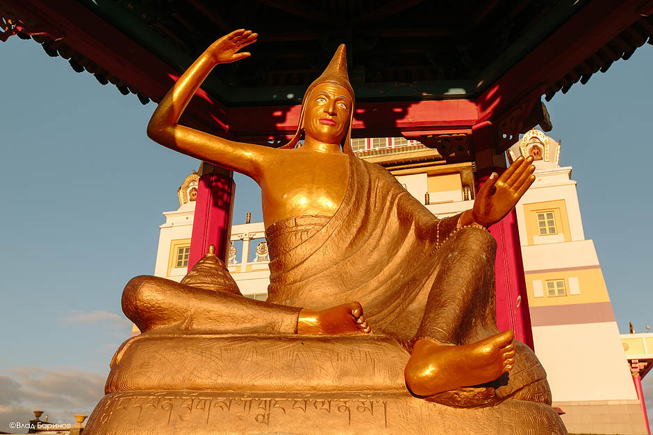 Золотая обитель Будды Шакьямуни